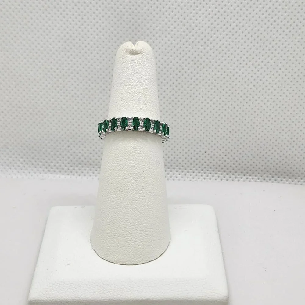 Brand New Sterling Silver 925 Green Eternity Ring